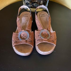 Earth sandals leather size 6.5
